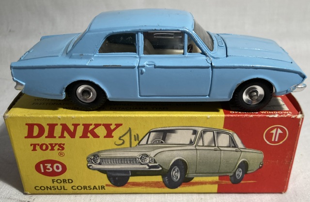 Dinky: A pair of boxed Dinky Toys, Ford Consul Corsair, Reference No. 130; and Vauxhall Viva, - Image 4 of 5
