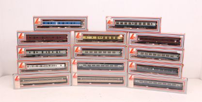 Lima: A collection of fourteen boxed Lima coaches. Contents appear to be in a very good condition.