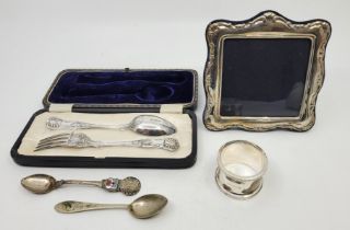 A silver christening Kings pattern fork and spoon set, by Sheffield 1926, in fitted case, together