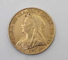 A Victoria 1900 Veiled bust gold sovereign coin, London mint.