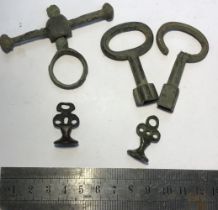 Pair of copper alloy post medieval barrel tap keys, Post-medieval copper alloy purse bar with a