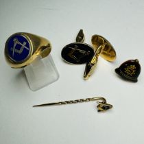 A collection of Masonic jewellery. Comprising a reversible masonic enamel signet ring in 9ct gold,