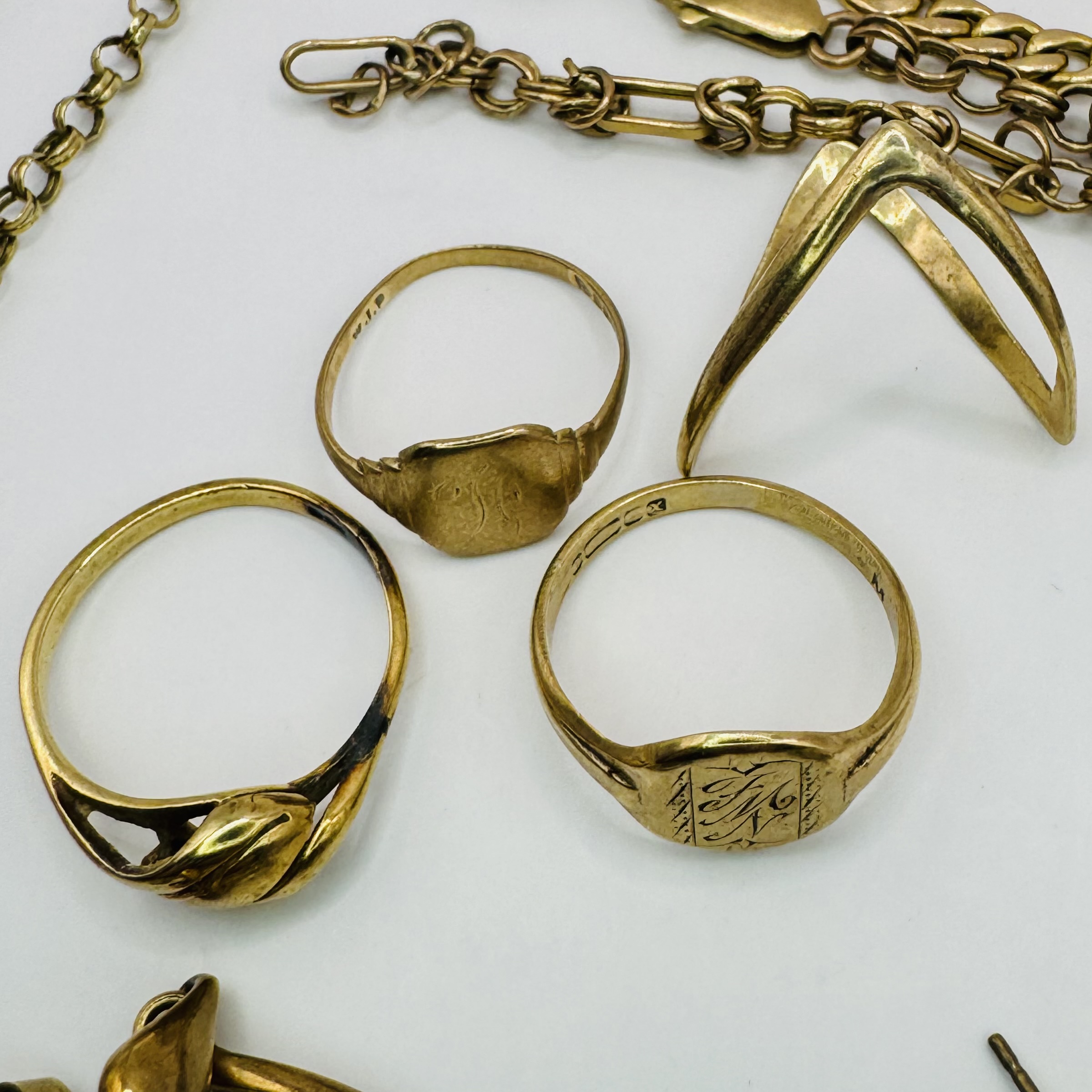 A collection of gold jewellery. To include four 9ct hallmarked gold rings, earrings, chains (some as - Image 5 of 5