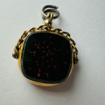 A 9ct gold spinner fob, set with bloodstone and carnelian. Hallmarked for William John Pellow,