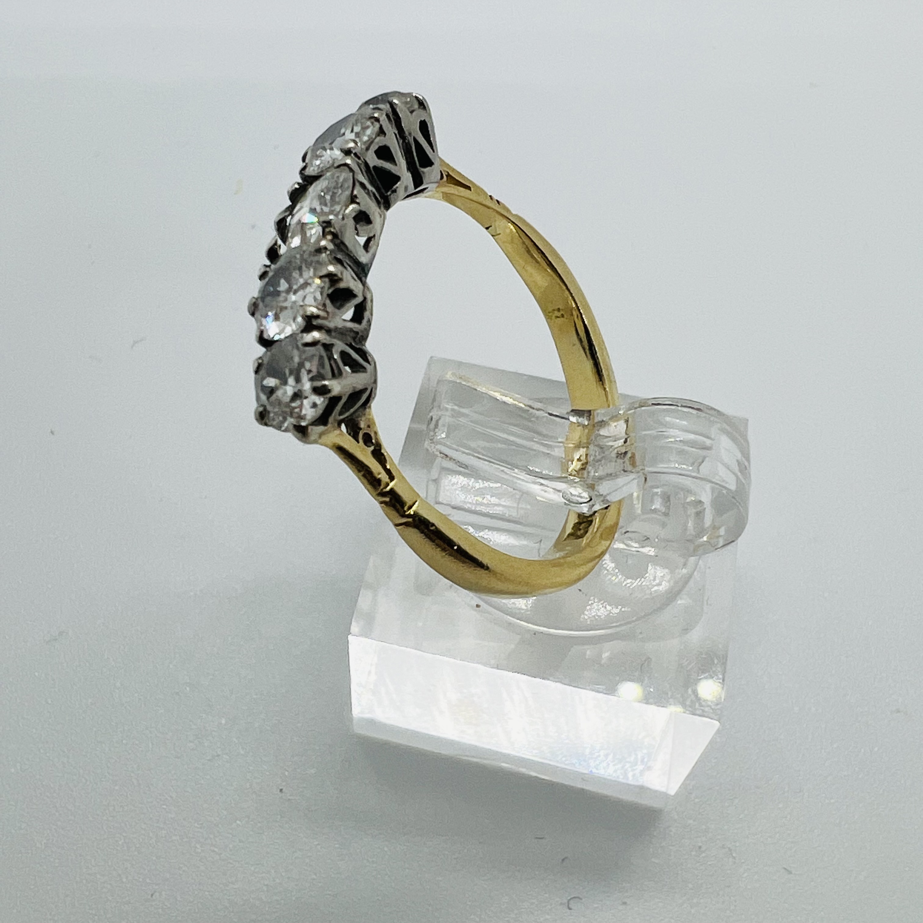 A five stone diamond ring, featuring five graduated old cut diamonds. In precious yellow metal - Image 3 of 4