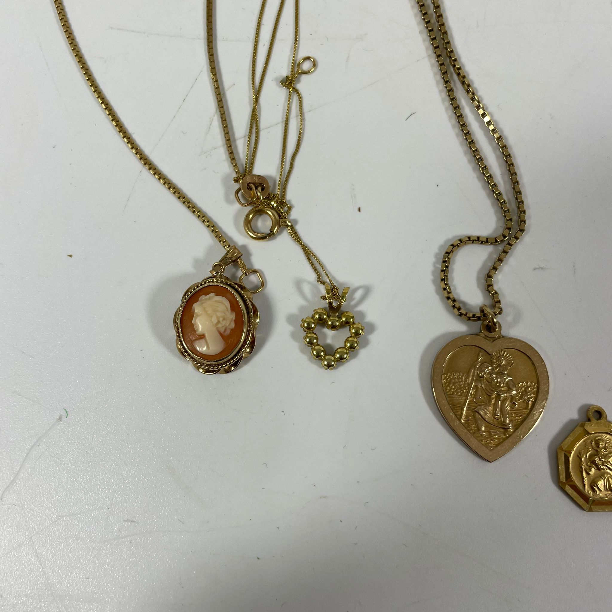 Five 9ct Chains, Four 9ct Pendants, a Gilt Chain and two Gilt Cameo Pendants. Total weight - Image 2 of 4