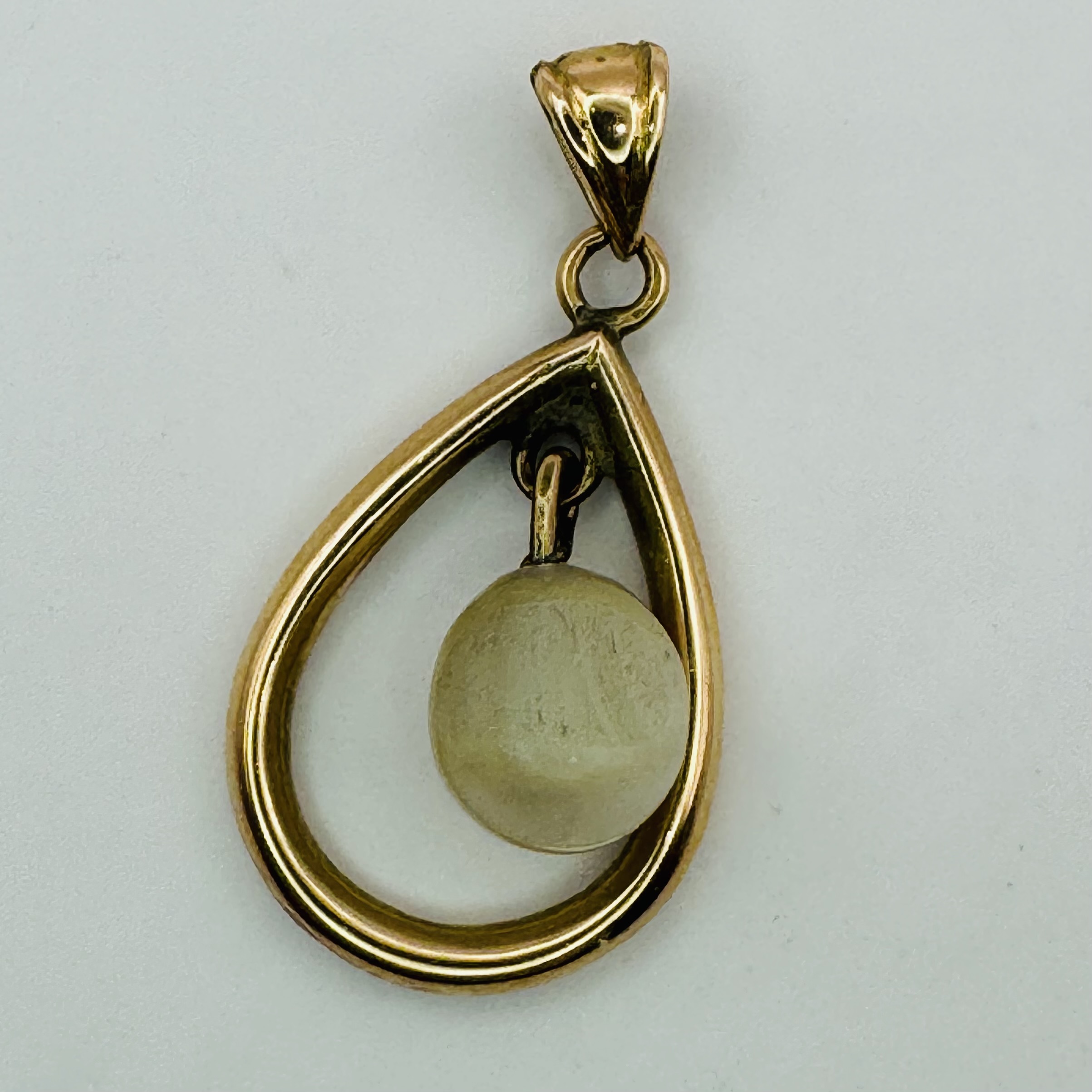 A collection of cultured pearl jewellery in yellow and white precious metal. Comprising a pair of - Image 5 of 6