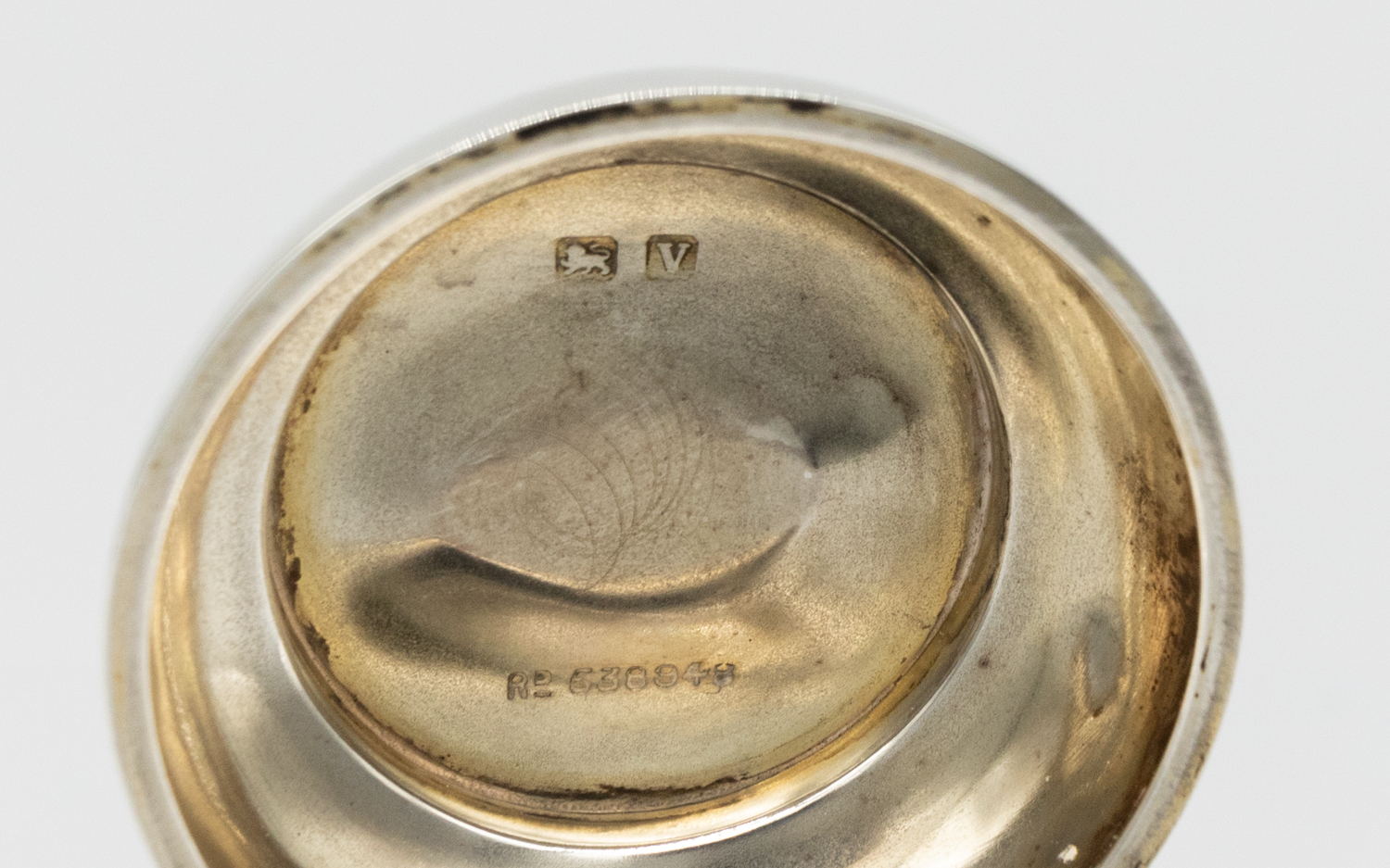 A George V silver bell shaped ink well, angular handle to top of hinged cover, removable insert, - Image 4 of 4