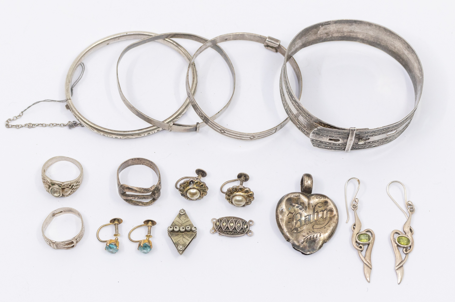 A quantity of antique & vintage silver jewellery including bangles, rings, pendants and earrings
