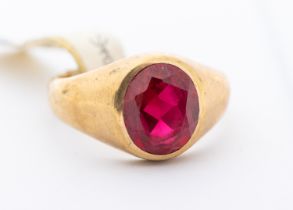 A synthetic ruby and 9ct gold ring, set with an oval synthetic ruby, width approx 13mm, size V,