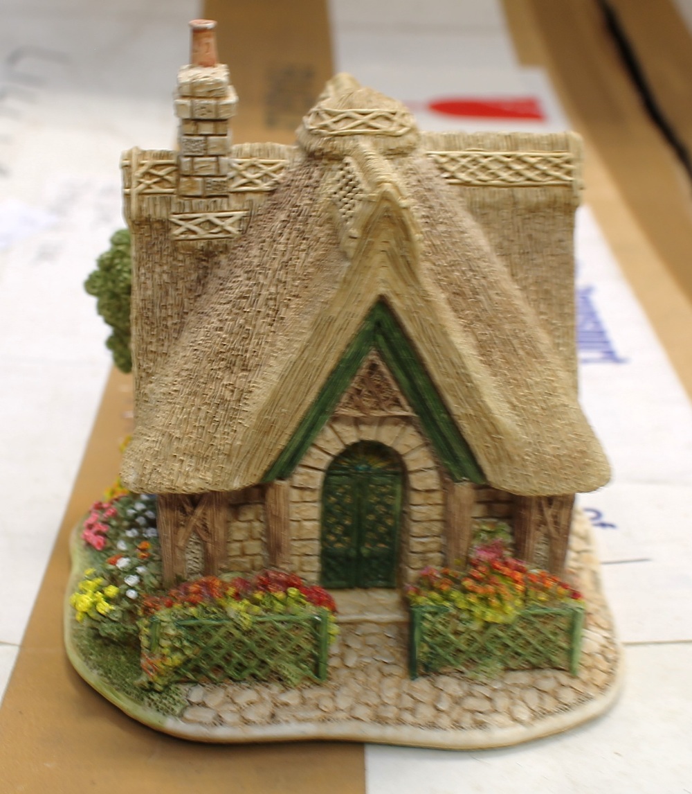 Lilliput Lane - A collection of 3 boxes of Lilliput Lane cottages, houses etc to include boxed and - Image 4 of 5