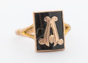 A Victorian 9ct rose gold  and onyx mourning/initial ring, rectangular form overlaid with a rose