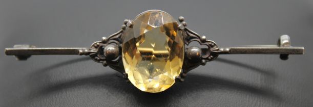 'Sterling Silver' Oval Brilliant Cut Citrine Quartz Bar Brooch.   The oval brilliant cut citrine