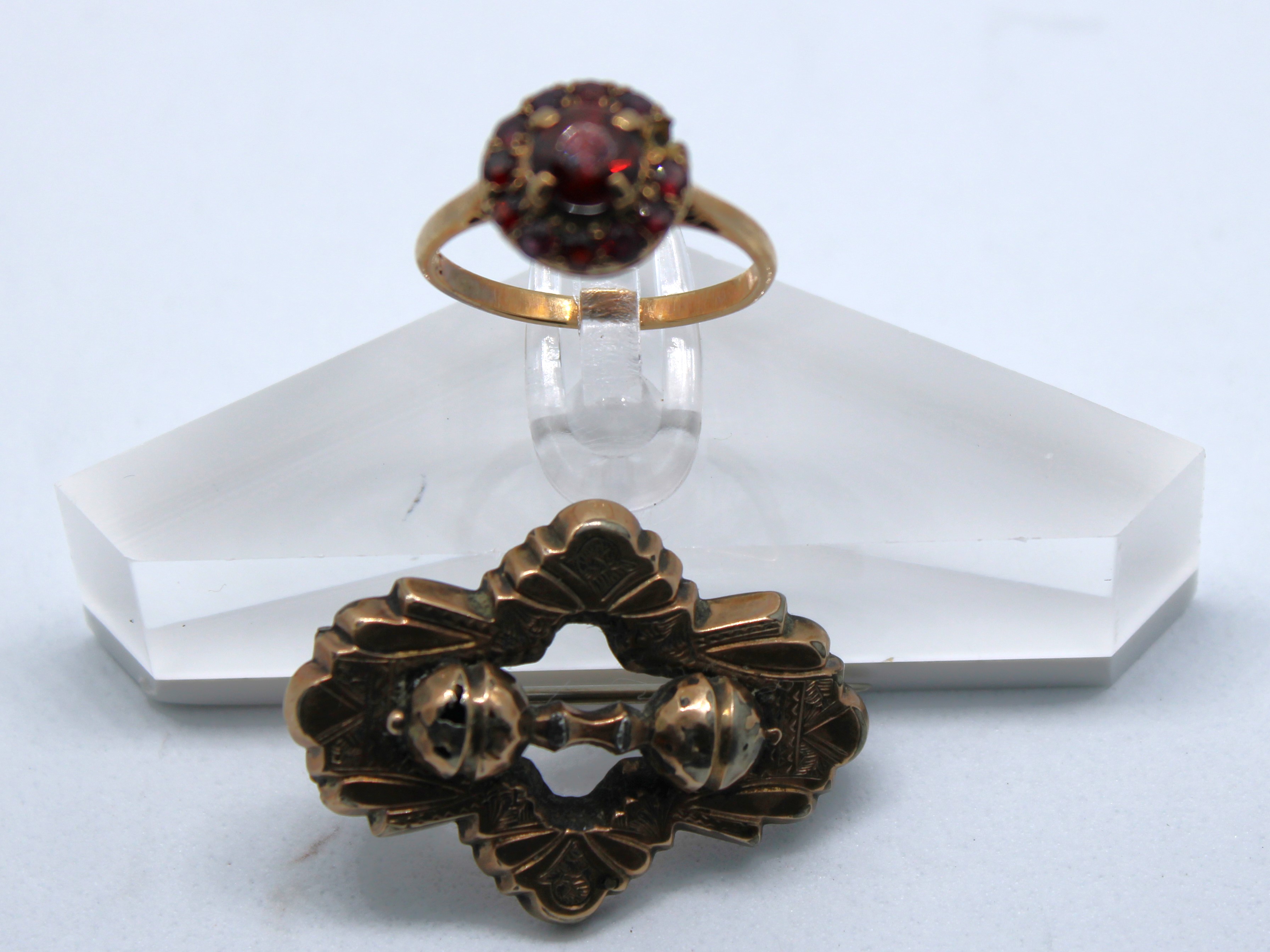 Selection of 9ct Gold Jewellery. To include a Unmarked Rose Gold brooch and 9ct Gold Garnet ring (