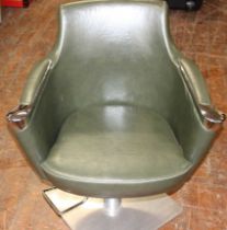 Retro style barbers/salon chair chrome trim finish and rise and fall lift system fully working