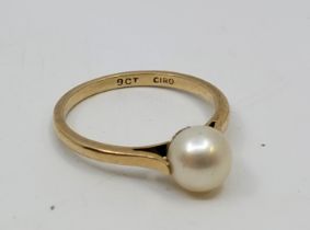 A Ciro 9ct. gold and cultured pearl ring, size UK P 1/2. (gross weight 2.1g)