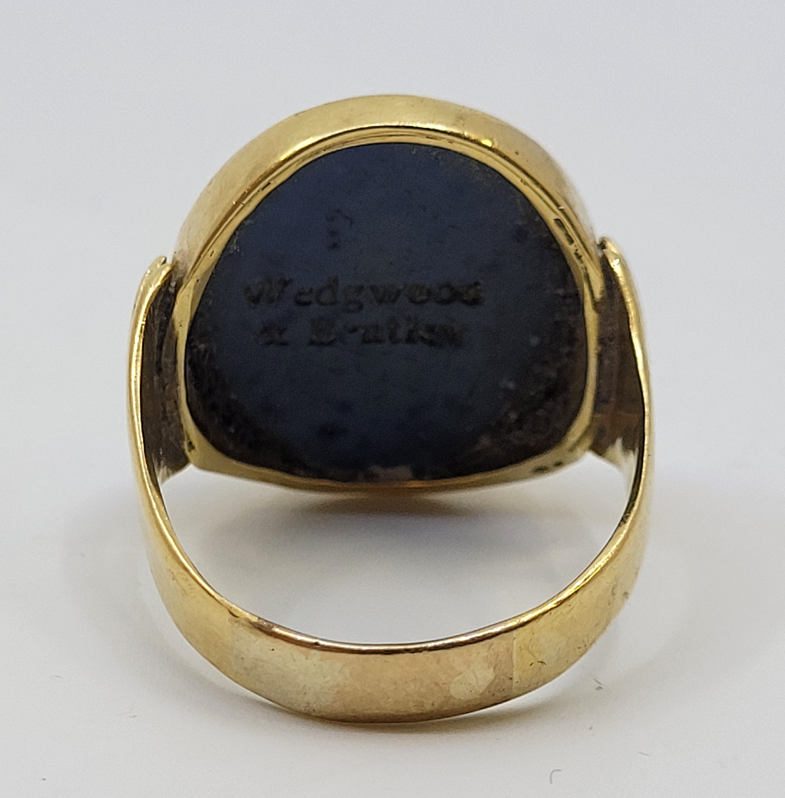 A George III precious yellow Wedgwood & Bentley dark blue jasperware cameo ring, late 18th - Bild 4 aus 4