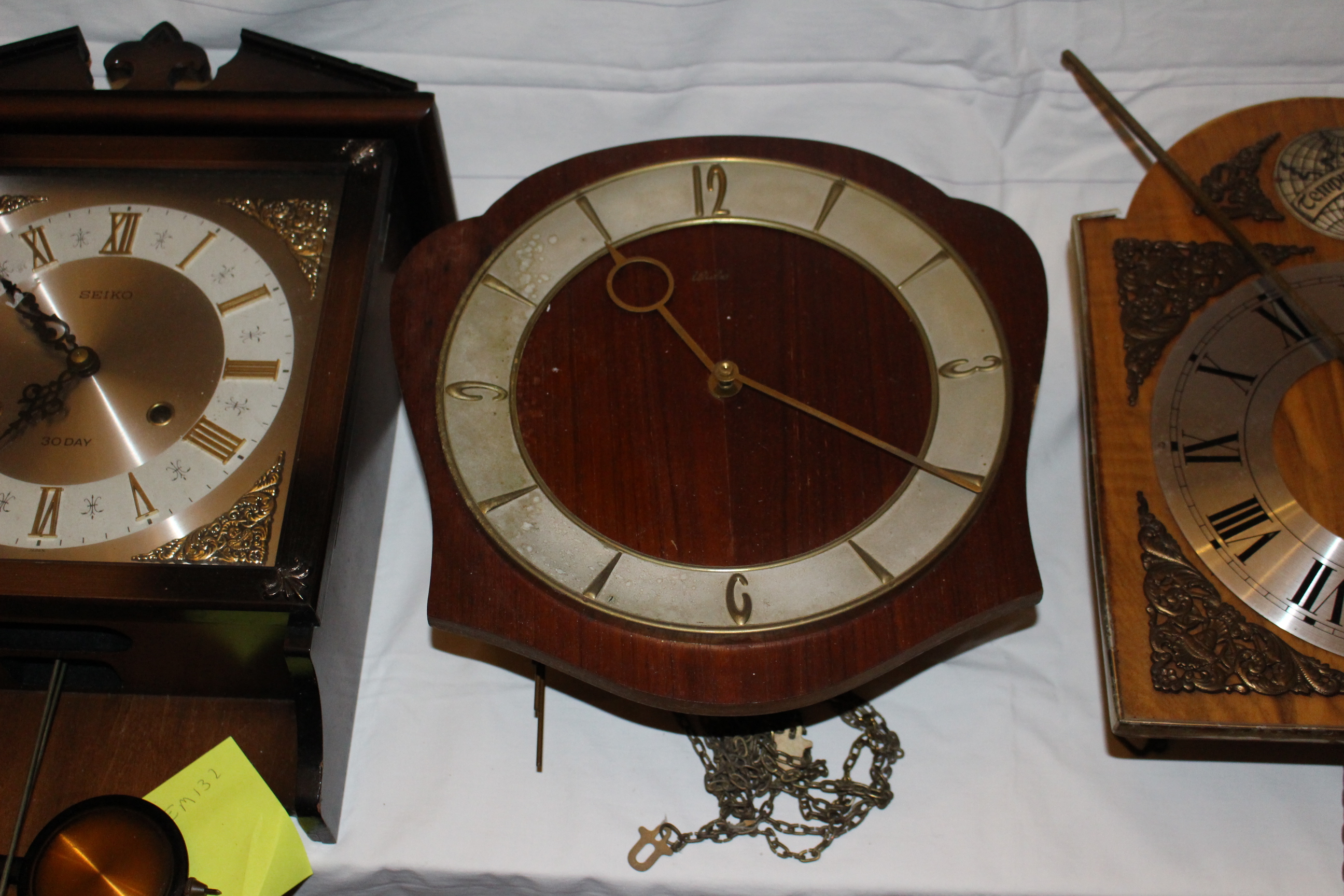 3 x vintage wall clocks 2 x weight driven and 1 x quartz/battery 2 x pendulum included but no - Bild 3 aus 4