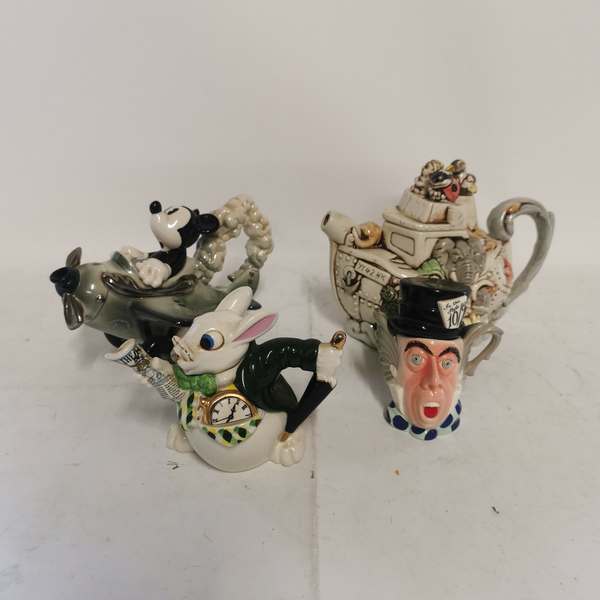 A collection of collectable teapots relating to Winnie The Pooh to include; A Cardew Design Disney - Image 2 of 9
