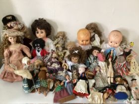 Vintage selection of dolls to include a 1960s replica sindy doll and a set of Blown vinyl Hong