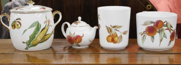 A quantity of Royal Worcester Evesham pattern pottery. (2)