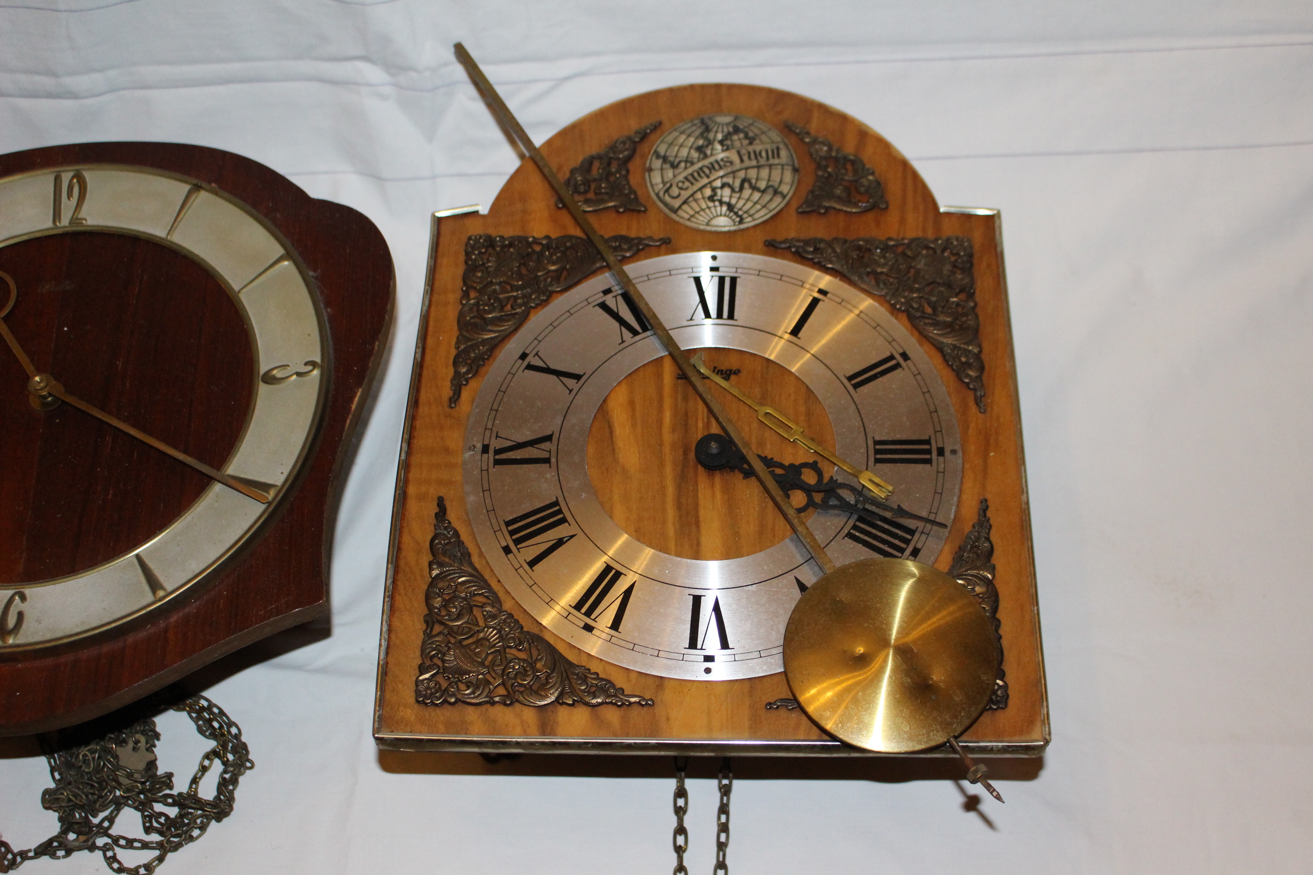 3 x vintage wall clocks 2 x weight driven and 1 x quartz/battery 2 x pendulum included but no - Bild 4 aus 4