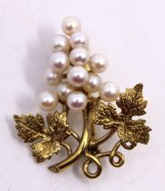 9ct Yellow Gold Cultured Pearl Grapevine Design Brooch.  The brooch contains twelve cultured