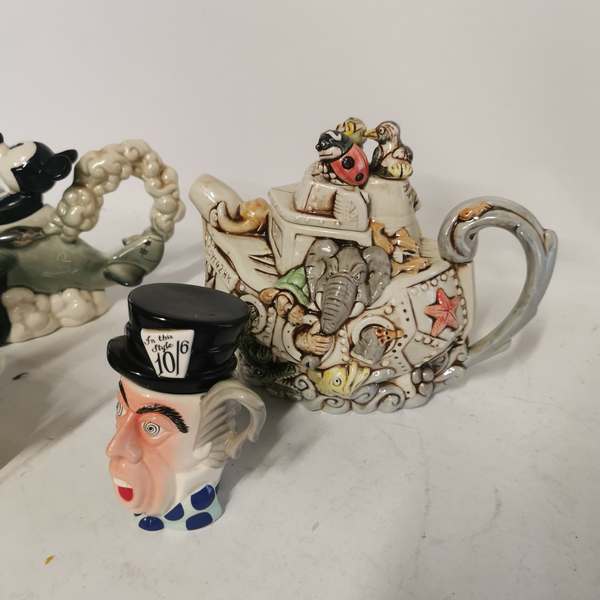 A collection of collectable teapots relating to Winnie The Pooh to include; A Cardew Design Disney - Image 3 of 9