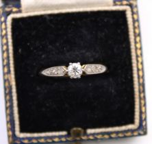 18ct Yellow Gold approx. 0.20ct Solitaire Round Brilliant Cut Diamond ring with melee Diamond