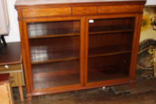 An Edwardian mahogany swag inlaid glazed bookcase. 131cm wide, 108cm high and 34cm deep. (1)