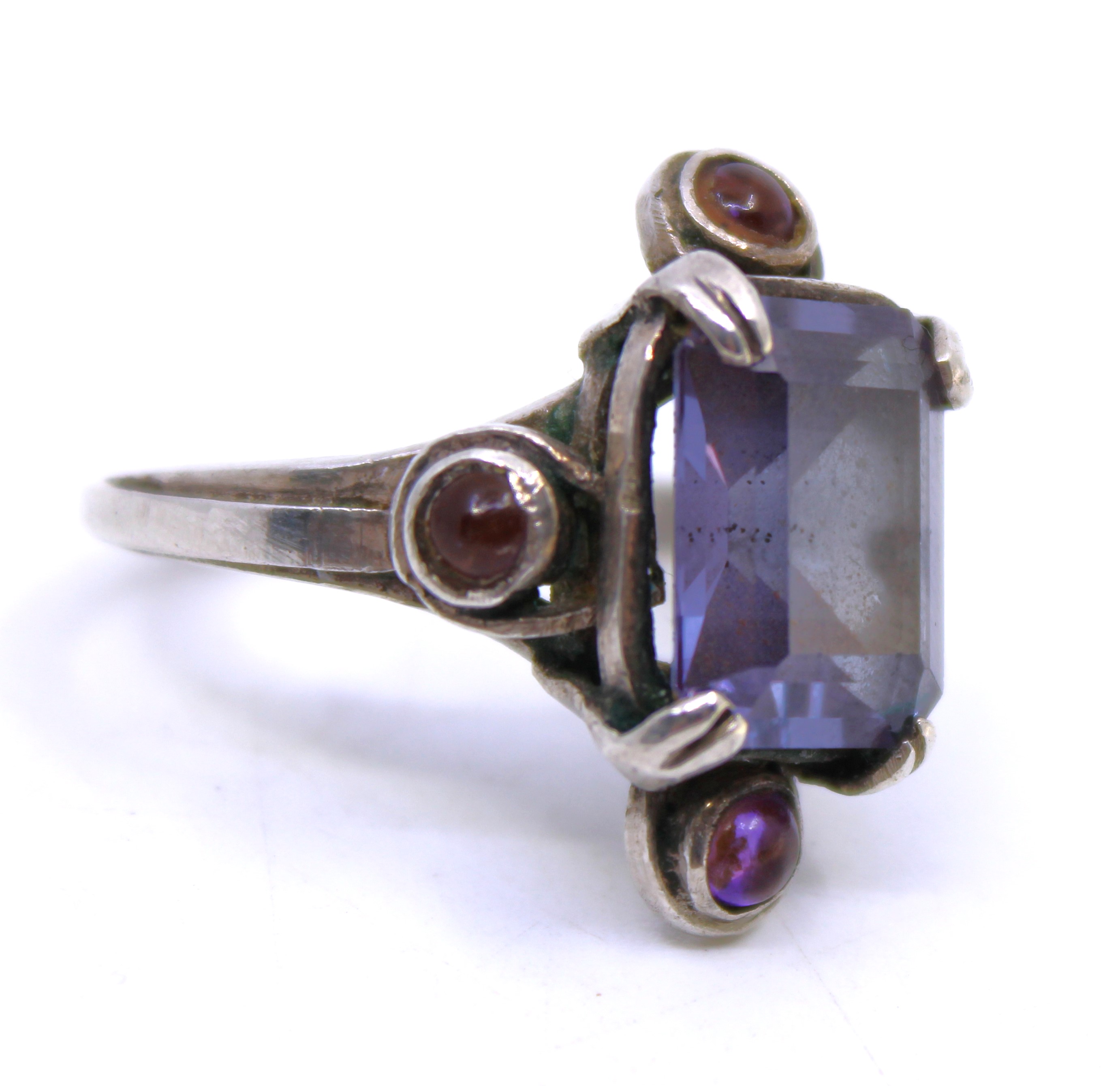 Vintage 925 Sterling Silver Synthetic Colour-Change Sapphire ring.  The ring contains a 12mm x - Image 2 of 3