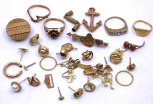 Selection of 9ct Gold Jewellery and unmarked yellow metal Jewellery (Broken). Also an 18ct Yellow