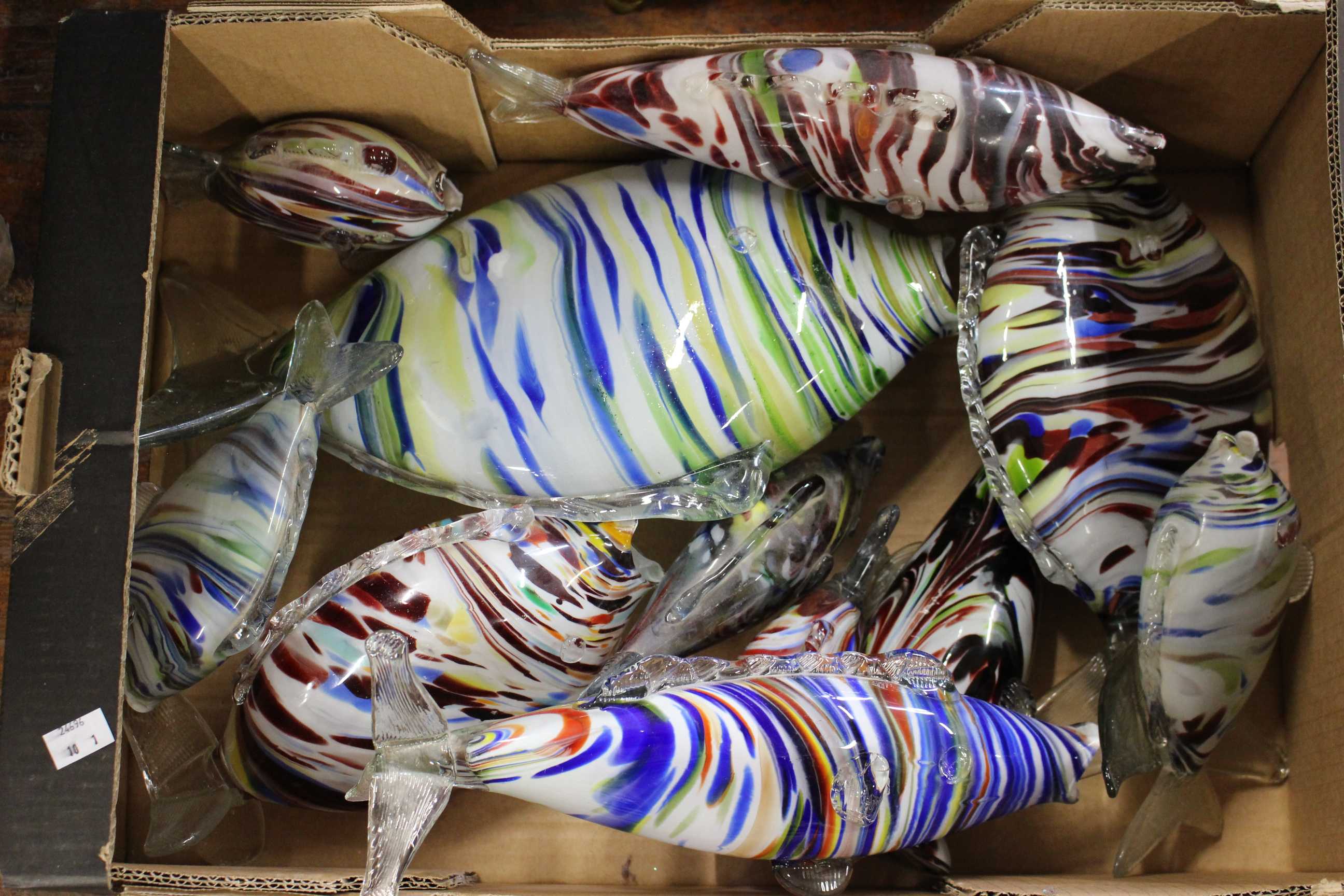 11 Italian glass Murano fish (1) - Image 3 of 3