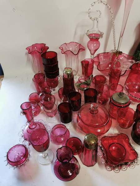 A quantity of Victorian and later cranberry glass items to include an epergne (af) (3) - Image 2 of 3