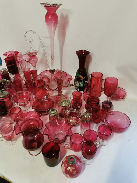 A quantity of Victorian and later cranberry glass items to include an epergne (af) (3) - Image 3 of 3