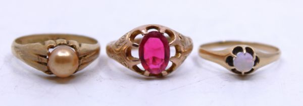 Selection of 9ct Gold rings.  To include a 9ct Rose Gold Pink Paste Stone ring, a 9ct Yellow Gold