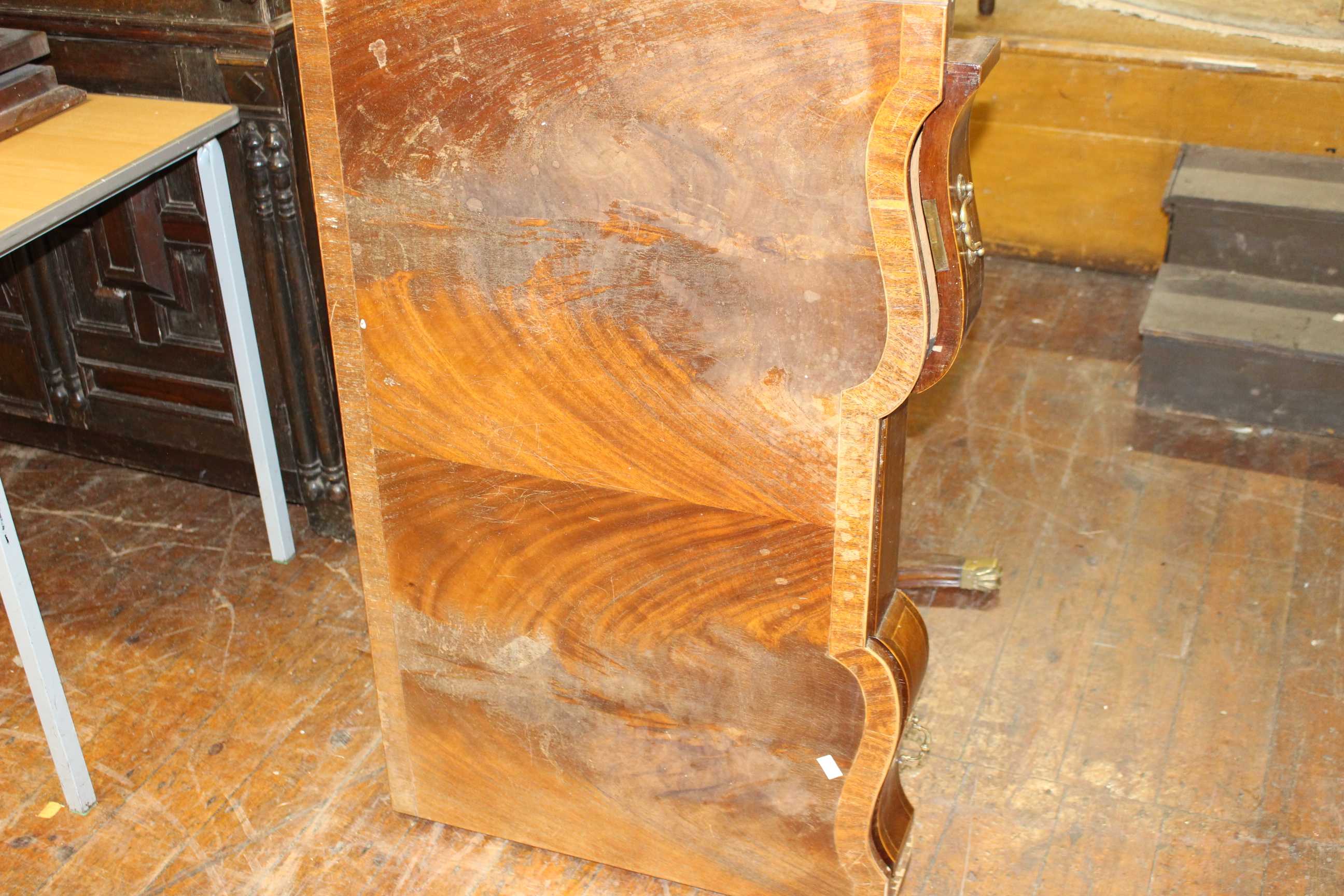 A reproduction mahogany sofa table in 18th century style with three frieze drawers, rounded drop