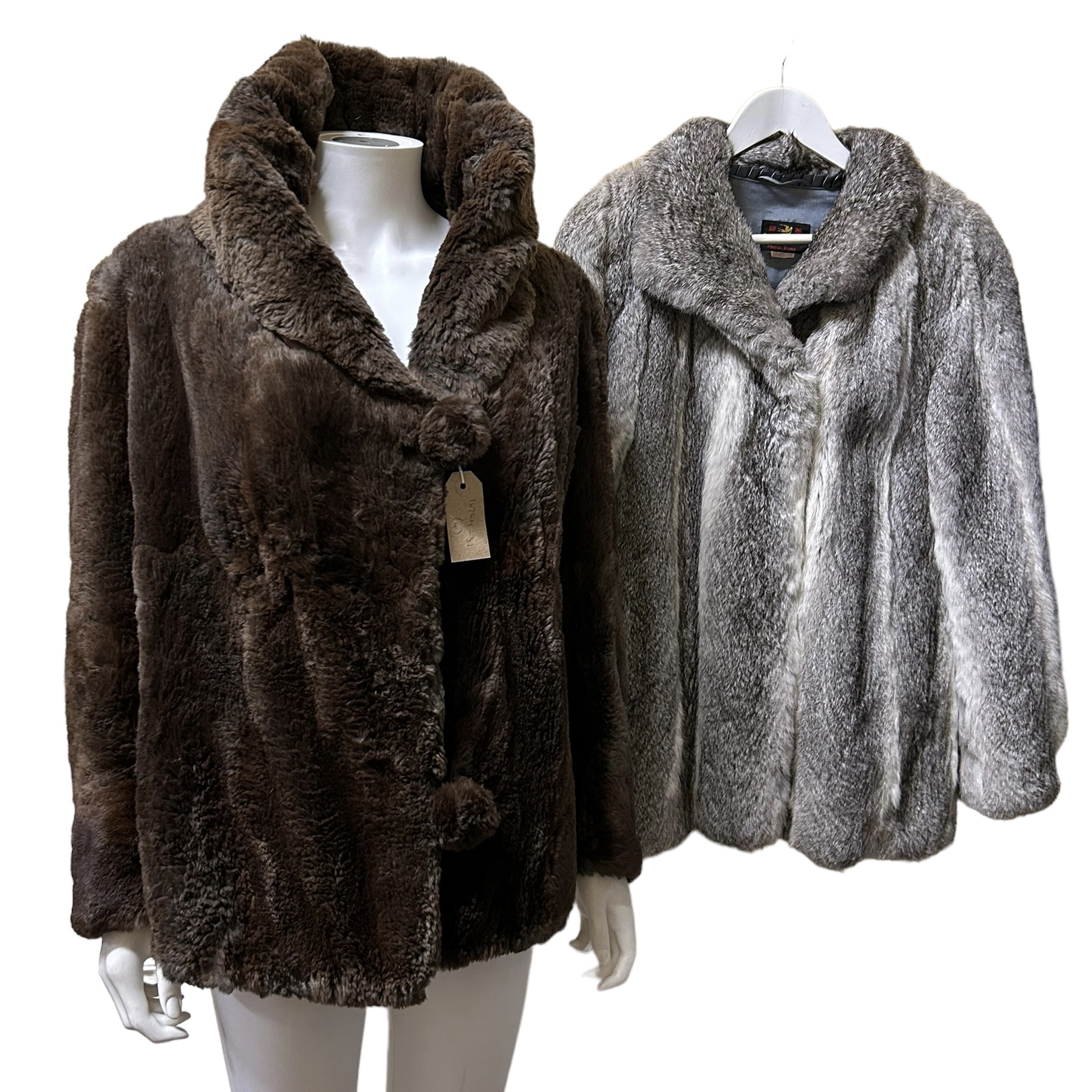 A group of vintage fur items to  include two stoles, one with an interesting pelerine shape and - Bild 4 aus 4