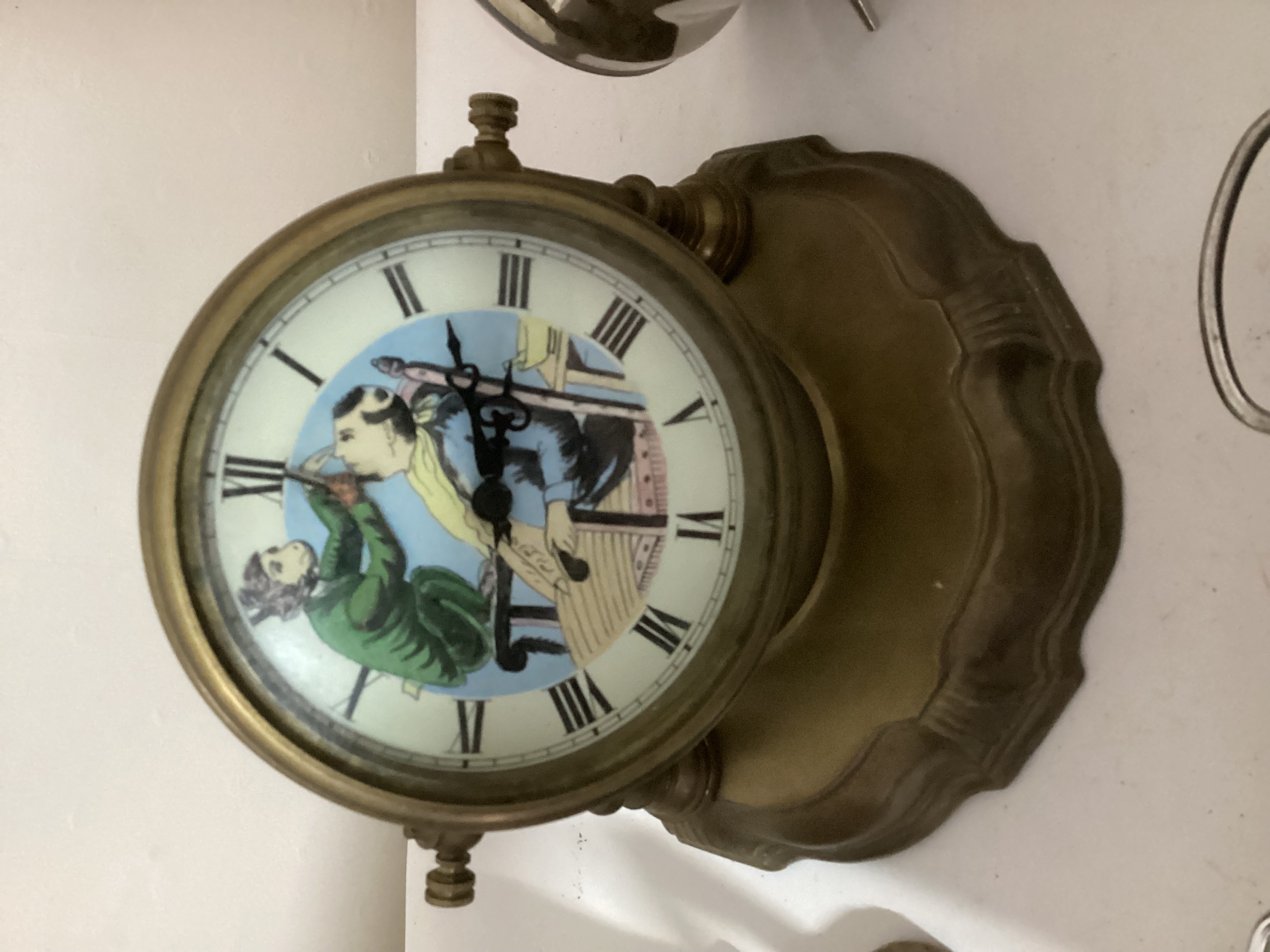 *** to be reoffered in sale 26/3/24*** Vintage novelty clocks to include a very weighty metal old - Bild 3 aus 4