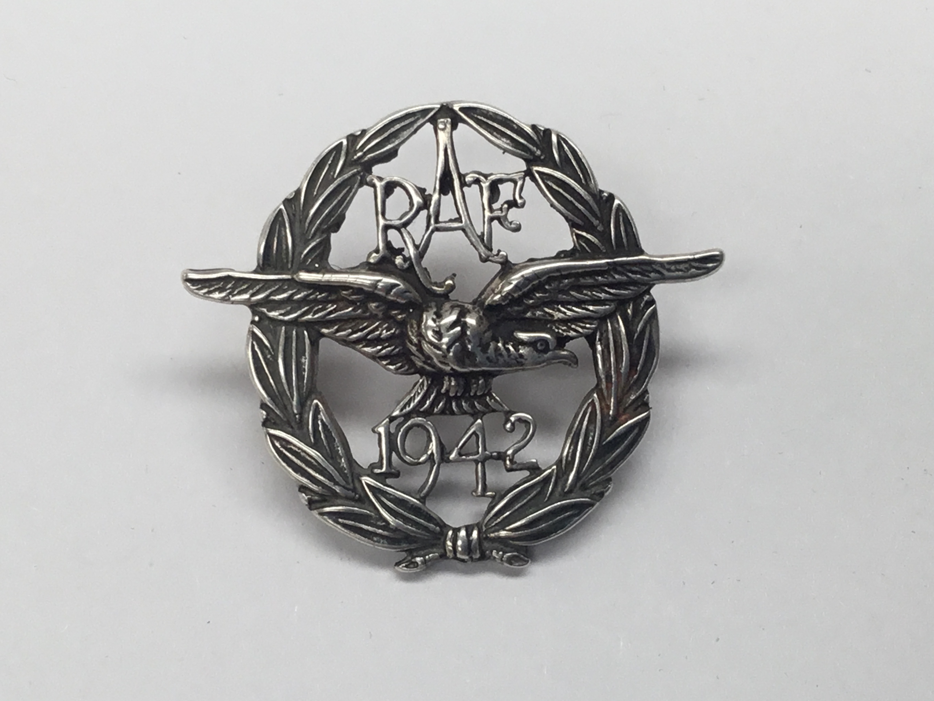 *** WITHDRAWN *** An extremely rare sterling silver WW2 era ‘1942’ American RAF Foreign Volunteer - Image 6 of 6