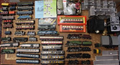 Hornby: A collection of assorted model railway, mostly Hornby Railways to include various