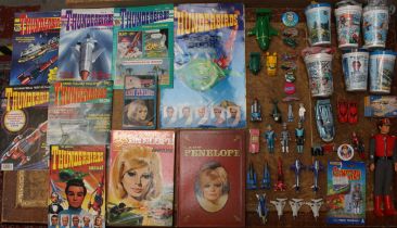 Collectables: A collection of assorted Thunderbirds and Stingray items to include: boxed Tracy