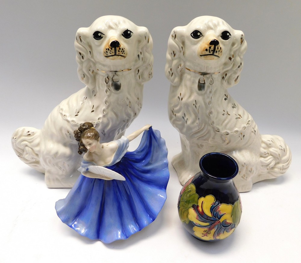 4 pieces of pottery , to include a 1970's Moorcroft Hibiscus vase , A Royal Doulton figure ,