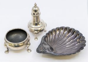 A matched George V/VI silver three footed pepperette and salt cellar, hallmarked by Lowe & Sons,