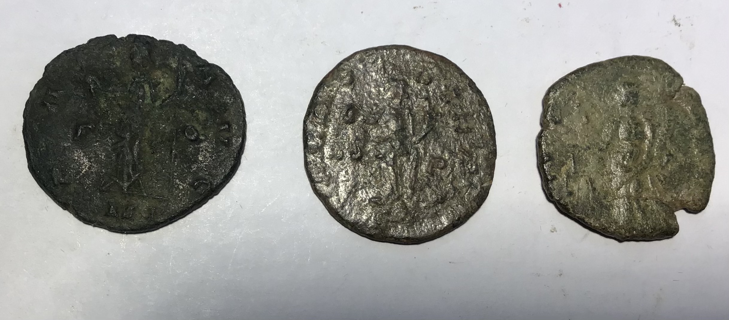 Three Scarce Roman Bronze Follis of Carausius (Usurper in Britain and North west Gaul 286-293). - Image 2 of 2