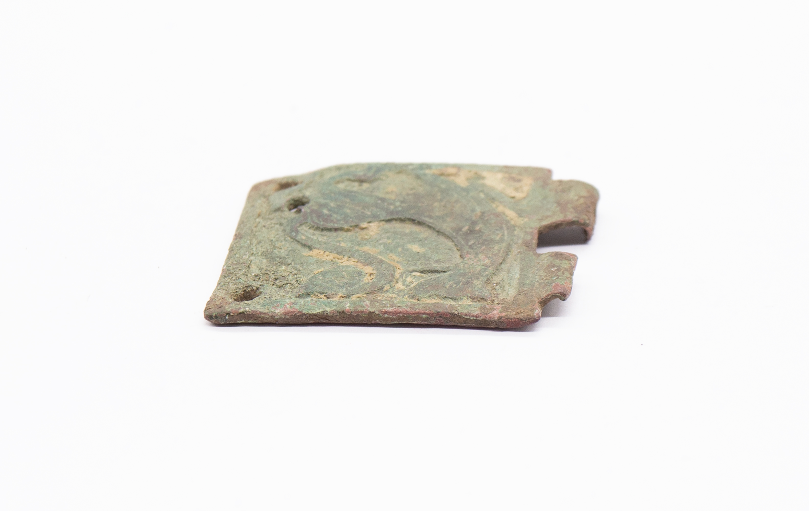 Large incomplete rectangular copper alloy buckle plate. Image is of a lion passant regardant and the - Image 6 of 7