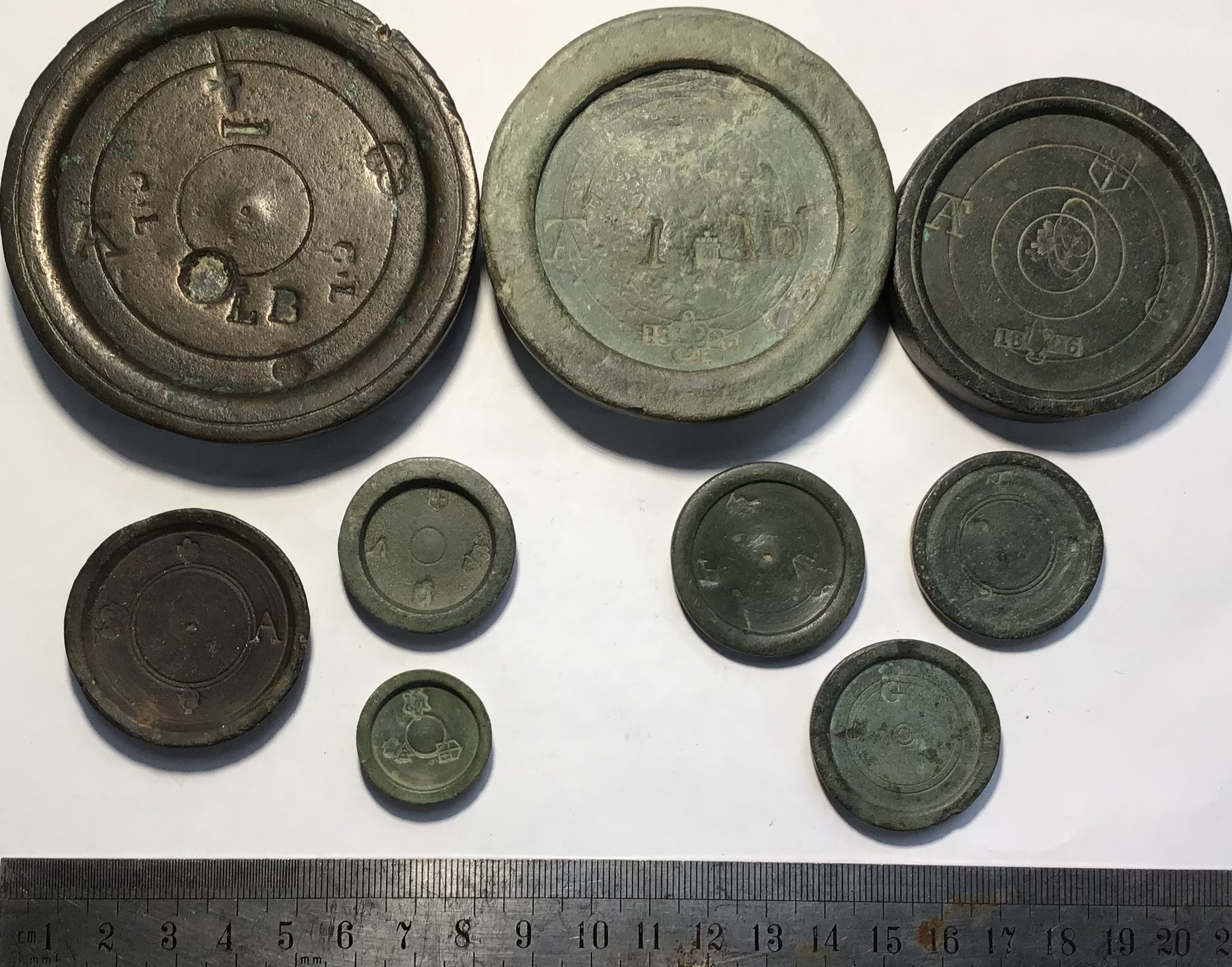 Collection of Trade weights. ½lb avoirdupois bronze trade weight dated 1826 (George IV). Stamped - Image 2 of 3