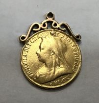 Victorian 1893 Gold £2 Coin with gold mount. (17.58g total, poor condition)