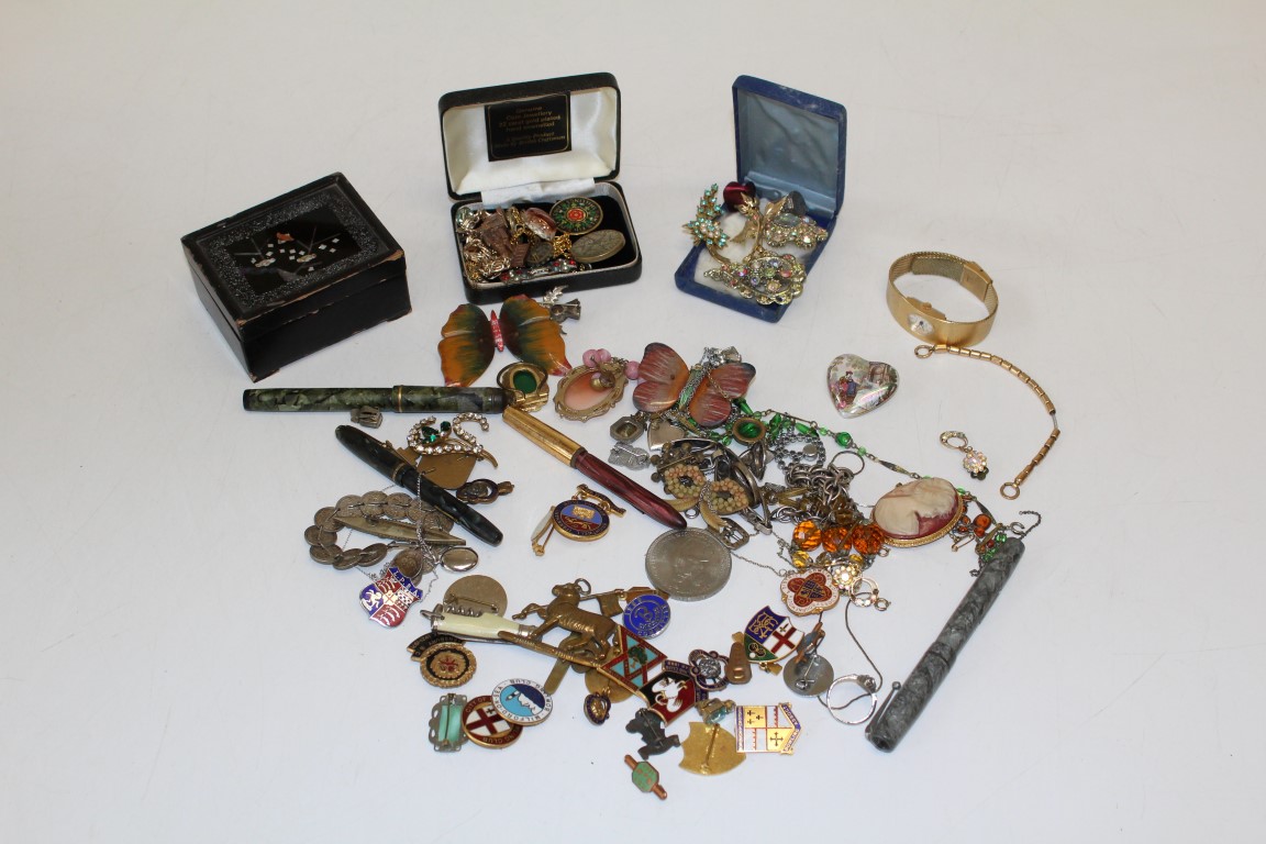 A collection of antique and vintage jewellery to include two lucite butterfly brooches, diamante