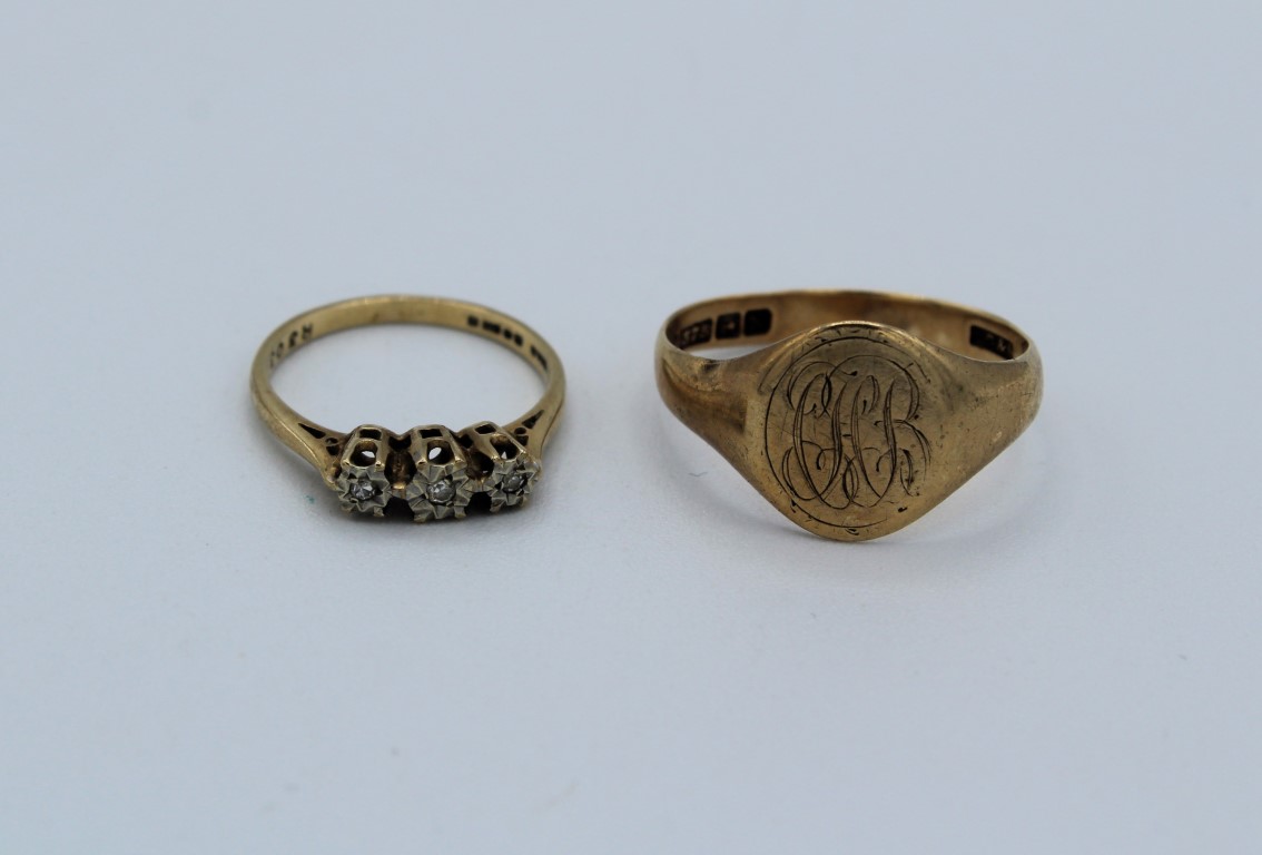 A collection of gold rings. Comprising a 9ct gold signet ring, size R; a 9ct gold three stone